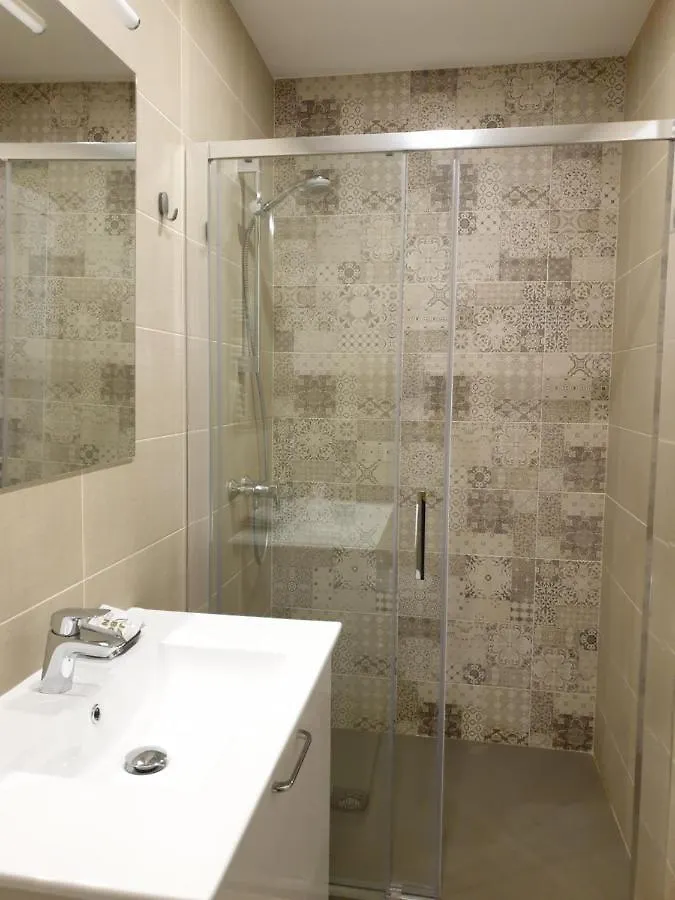 シッチェスGinosi El Chuto Apartelアパートメント